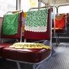 Virpi Vesanen-Laukkanen, Pitsibussi/Spetsbuss, 2010, installation med virkade dukar, fotograf Hans Johansson